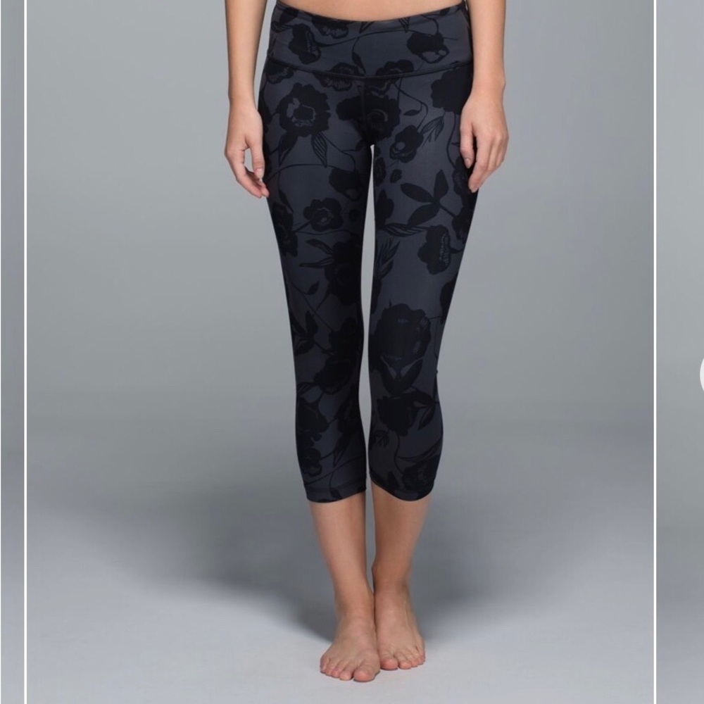 Lululemon wunder under crop II  black floral leggings 4